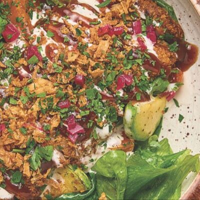 Салат с куриным бедром барбекю, соусом айоли, томатами и кабачком в Барслона по цене 510 ₽