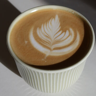 Флэт уайт в Бодрая выдра по цене 390 ₽