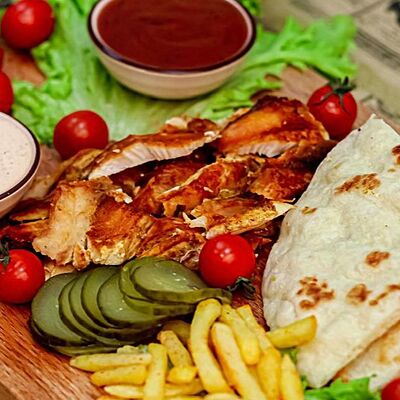 Гирос на тарелкев Шаурма у дома халал по цене 580 ₽