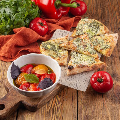 Маринованные перцы с фокаччей и песто в Сыроварня по цене 890