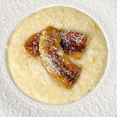 Рисовая каша с жареным бананомв Просто Азия x Десертория по цене 390 ₽