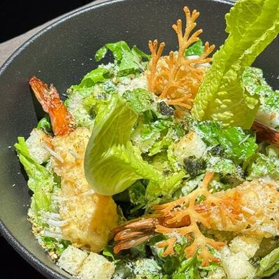 Цезарь азиатский с креветкамив Anyway bar & kitchen по цене 750 ₽