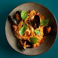 Лингвини с морепродуктами (Seafood Linguine) в Matteos