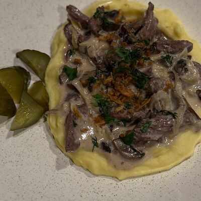 Бефстроганов с пюрев Kvartal по цене 990 ₽