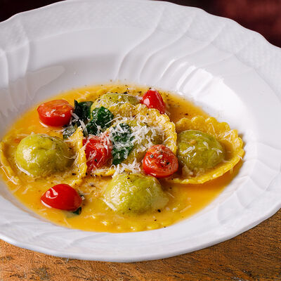 Равиоли со шпинатом и рикоттой в Salone pasta & bar по цене 1290 ₽