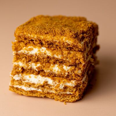 Медовик в Мыскофе по цене 280 ₽