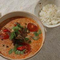 Том ям с морепродуктами в VERANDA BAR