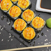Ролл Унаги запечённый в Maiko Sushi Bar