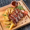 Ароматные свиные рёбрышки BBQ с картофельными дольками в Рататуй по цене 950