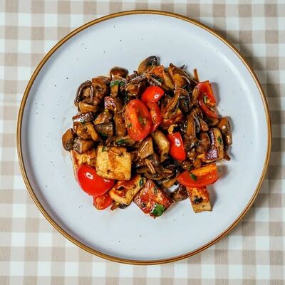 Салат с жареными грибами и брынзой в Da Vinci Coffee по цене 2500 ₸