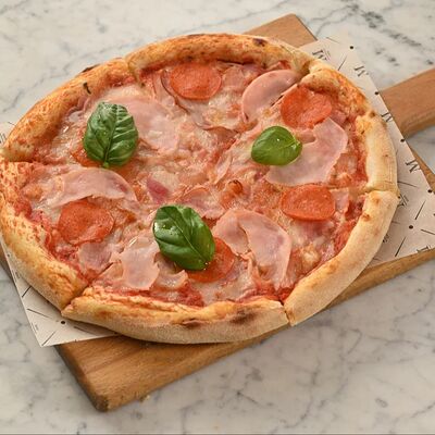 Пицца Четыре мяса в Massimo по цене 830 ₽