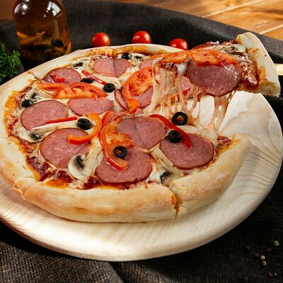 Пицца c сервелатом в Pizza Milano по цене 850 ₽