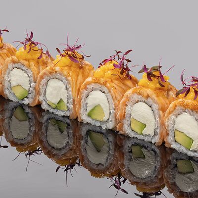 Ролл Филадельфия карамель в Bluefin по цене 1590 ₽