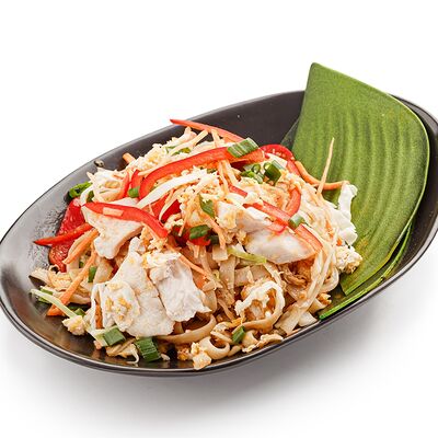 Лапша пшеничная, жаренная с курицей в Тайские рисоварни Soi7 по цене 390 ₽