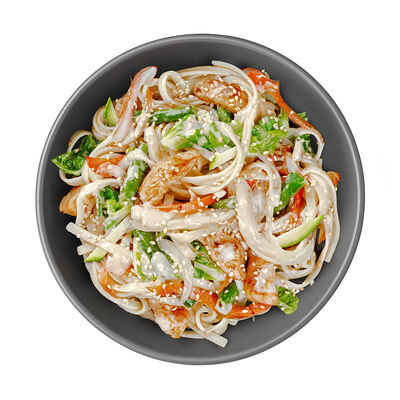 Курица в сливочном соусе с яичной лапшой в MYBOX по цене 410 ₽