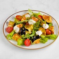 Салат с хрустящими баклажанами в Cafecafe