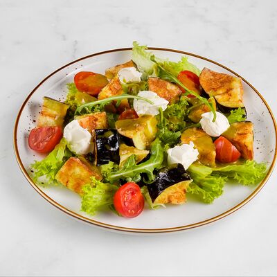 Салат с хрустящими баклажанами в Cafecafe по цене 450 ₽