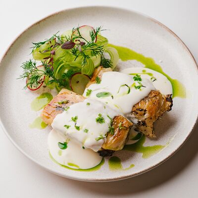 Котлеты из щуки в капустных листьях с соусом W/Wв Круча по цене 1070 ₽