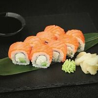 Филадьфия с авакадо в Akatsuki Sushi