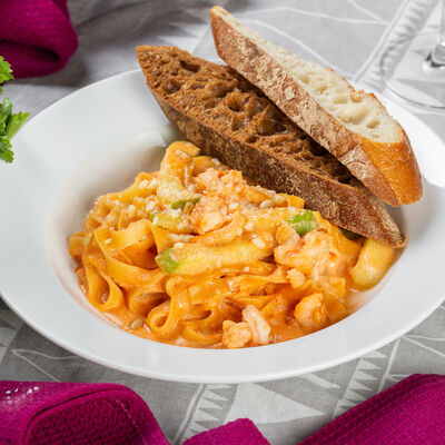 Паста с креветками в розовом соусе в Поль Бейкери по цене 805 ₽