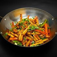 Жареный картофель с сельдереем в остром бобовом соусе в Ми Фан