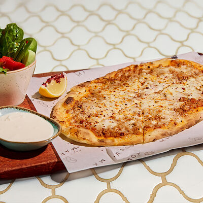 Пиде с телятиной и сыром в Maroon по цене 1290 ₽