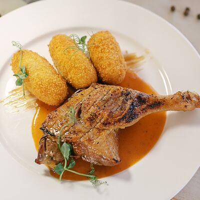 Утиная ножка конфи в Рандеву по цене 1030 ₽