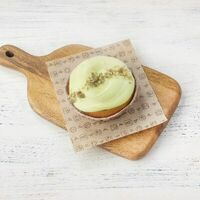 Фисташковая булочка в Пироговый дворик Пекарня