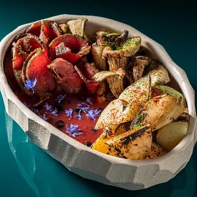 Телятина, вешенки, обожжённый картофель в Nappa по цене 700 ₽