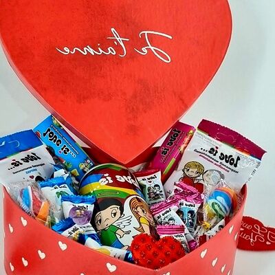 Бокс Love is... в коробке сердцев Дарите красиво по цене 3199 ₽
