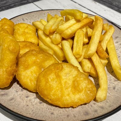 Наггетсы с картофелем фри в Гурман на яузе по цене 350 ₽