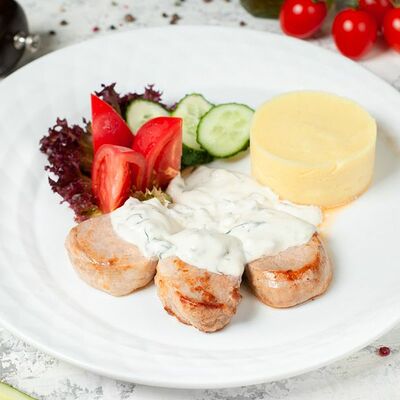 Свинина в соусе филадельфия в Il Pittore по цене 740 ₽