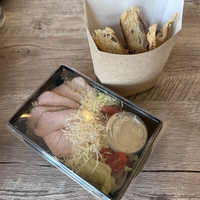 Салат с в\к окороком в Сыр вашему дому по цене 398 ₽