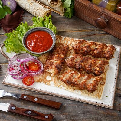 Люля-кебаб из курицы с сыром в Лаваш по цене 800 ₽