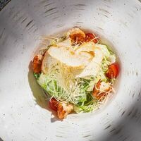 Цезарь с креветками в Дюшес