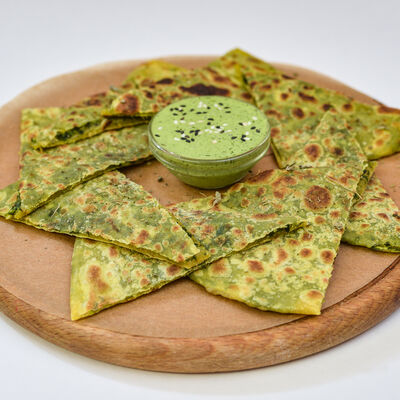 Палак Паратха в Вегетарианское кафе Мантра Бар по цене 380 ₽