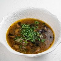 Суп с лесными грибами и перловкой в Tutta La Vita
