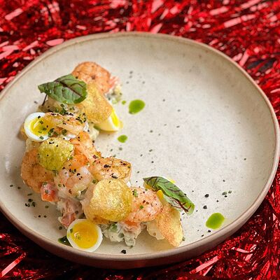 Оливье с тигровыми креветками и печеными овощами в Offshore по цене 530 ₽