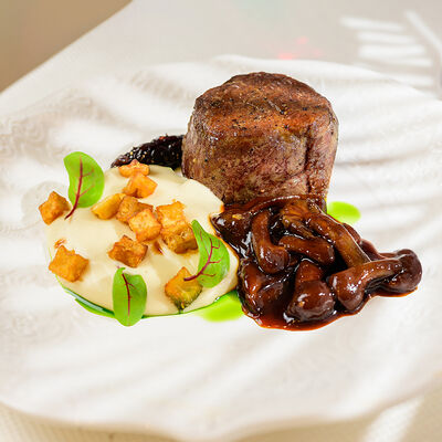 Филе миньон с лесными опятами и кремом из сельдерея в River по цене 1650 ₽