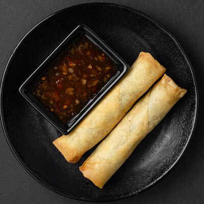 Жареные спринг-роллы с курицей и фунчозой в Joly Woo по цене 488 ₽