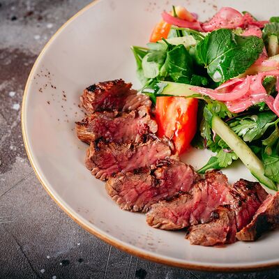 Стейк-салат из мраморной говядины в Torro Grill по цене 1300 ₽
