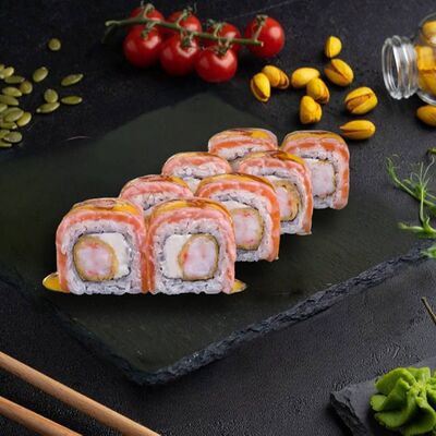 Ролл Филадельфия с лососем татаки в Самурай SUSHI PREMIUM по цене 552 ₽