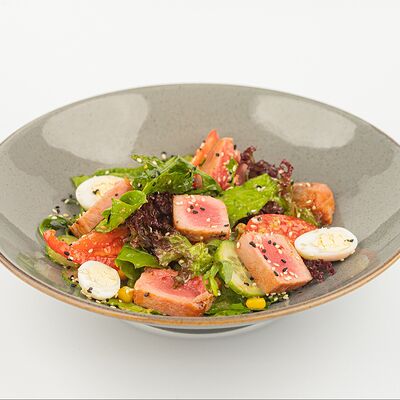 Салат с тунцом и перепелиными яйцами в Kitchen по цене 1070 ₽
