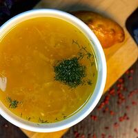 Щи из утки с мочёными яблоками и пирожком в Марбелья