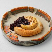 Запеченный бри с вишней в Узоры