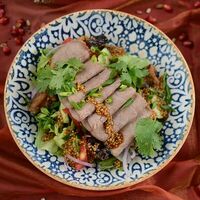 Салат с духовой говядиной, баклажанами и горчичным соусом в Чайхана шоли