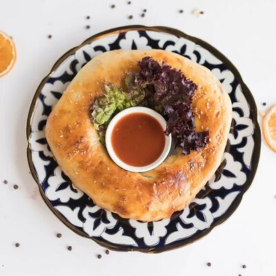 Лепешка -бублик с мясом в Регистан Шаурма по цене 100 ₽