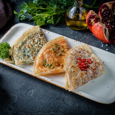 Ассорти кутабов в Ресторан Воробьёвы Горы PREMIUM по цене 1116 ₽