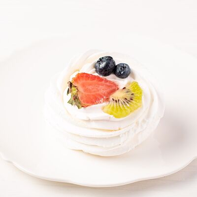 Пирожное павлова с кремом чиз в Бахетле по цене 290 ₽