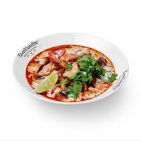 Tom yum с королевскими креветками и доброй порцией пропаренного риса в Tom Yum Bar